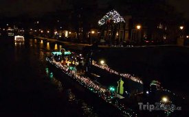 Amsterdam, vánočně ozdobené lodě