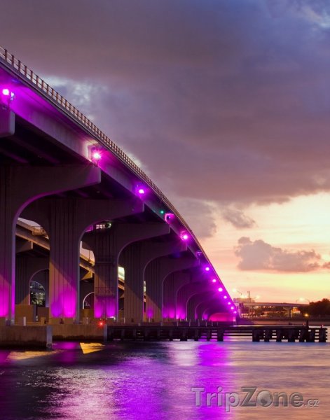 Fotka, Foto Barevný most, spojení centra města a Miami Beach (Miami, USA)