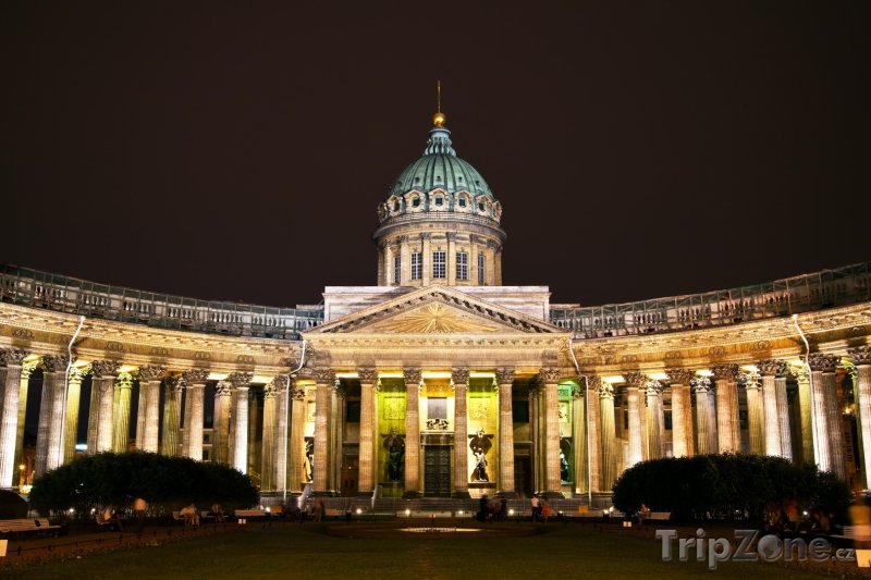 Fotka, Foto Kazaňský chrám v noci (Petrohrad, Rusko)