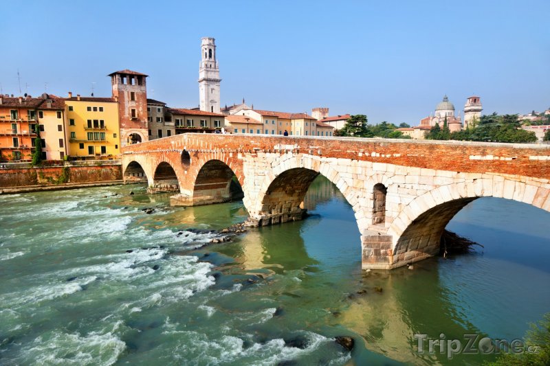 Fotka, Foto Most Svatého Petra přes řeku Adige (Verona, Itálie)