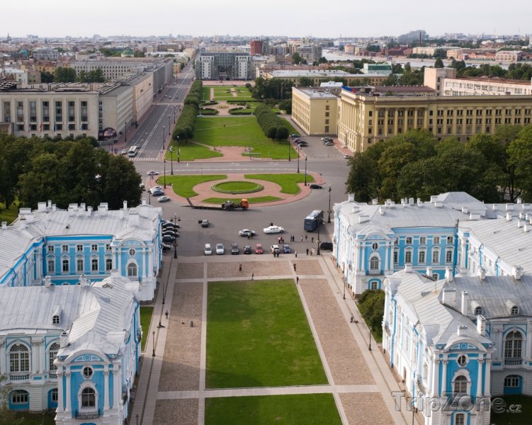 Fotka, Foto Náměstí Rastrelli před Smolného katedrálou (Petrohrad, Rusko)