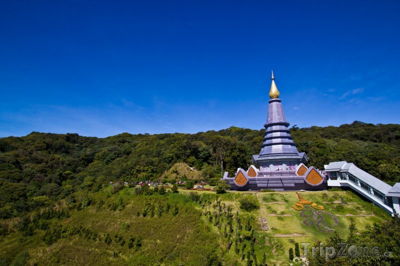 Fotka, Foto Pagoda na hoře Doi Inthanon (Chiang Mai, Thajsko)