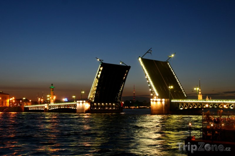 Fotka, Foto Palácový most přes řeku Něvu (Petrohrad, Rusko)