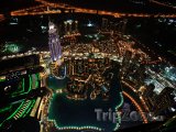 Pohled na noční město z mrakodrapu Burdž Chalífa
