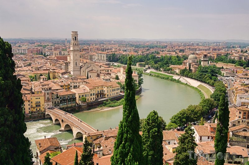 Fotka, Foto Pohled na řeku Adige (Verona, Itálie)