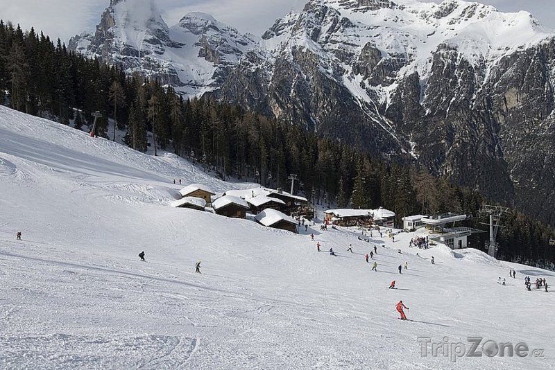 Fotka, Foto Sjezdovka v lyžařském středisku Ladurns