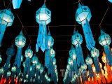 Tradiční thajské lampy v ulicích města