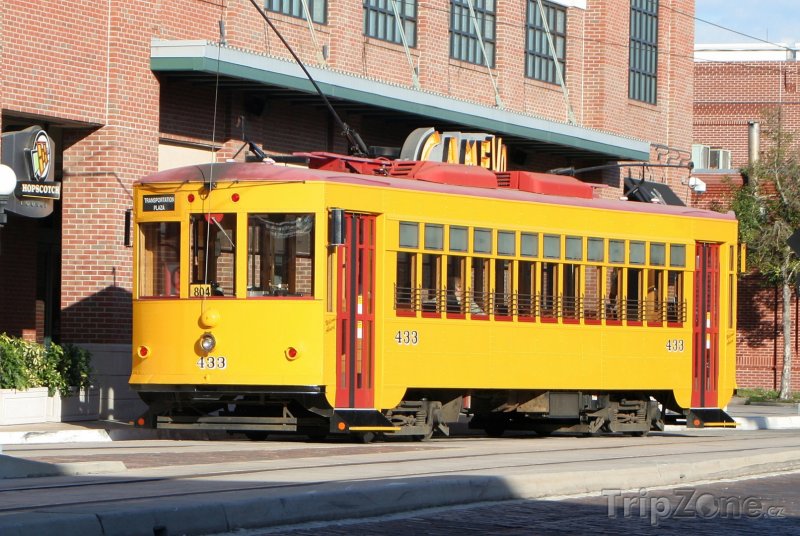 Fotka, Foto Yborg City, tramvaj před továrnou na doutníky (Tampa, USA)