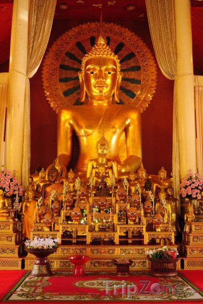 Fotka, Foto Zlatý buddha v chrámu Wat Phan Tao (Chiang Mai, Thajsko)