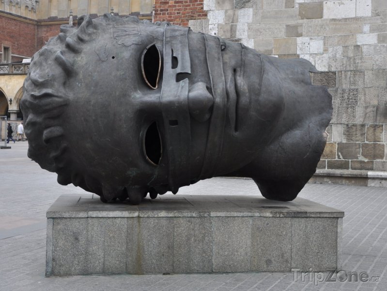 Fotka, Foto Bronzová hlava na Hlavním náměstí (Krakov, Polsko)