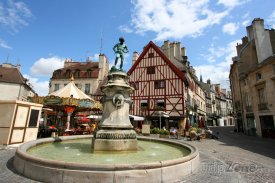 Dijon, fontána na náměstí Place Francois Rude