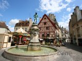 Dijon, fontána na náměstí Place Francois Rude