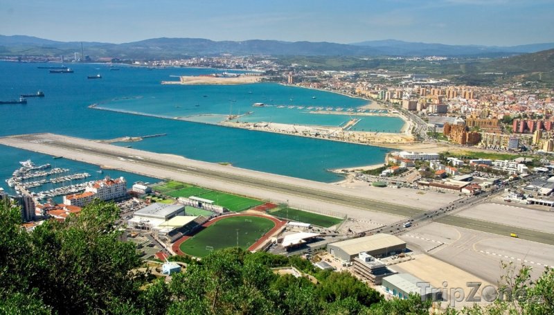 Fotka, Foto Gibraltar, pohled na přistávací dráhu letiště