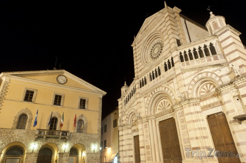 Fotka, Foto Grosseto, katedrála a radnice (Itálie)