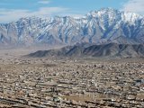 Kábul, panorama města s pohořím Asmai