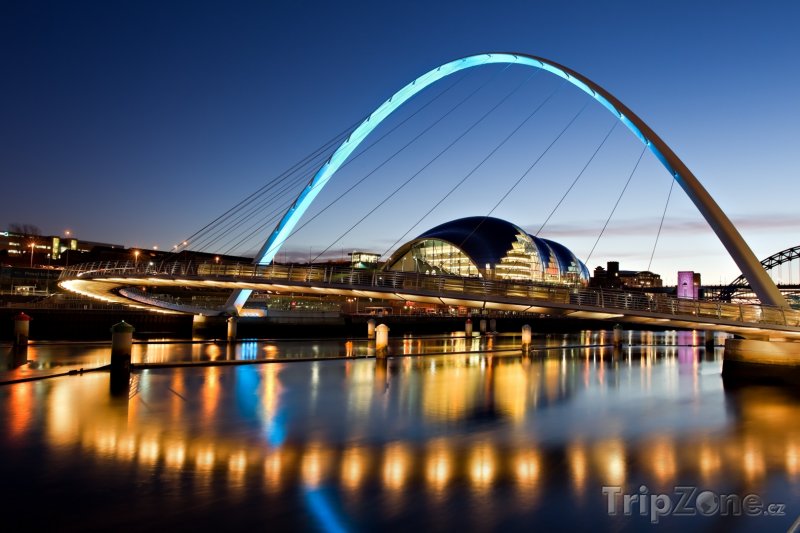 Fotka, Foto Newcastle, osvětlený Millennium Bridge (Velká Británie)