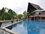 Port Vila, bazén u hotelového rezortu
