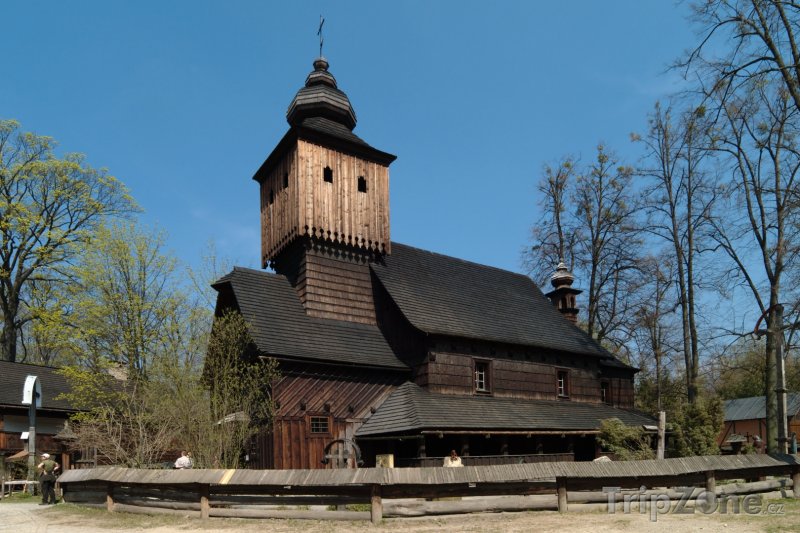 Fotka, Foto Skanzen u Rožnova pod Radhoštěm, kostel sv. Anny z Větřkovic (Česká republika)