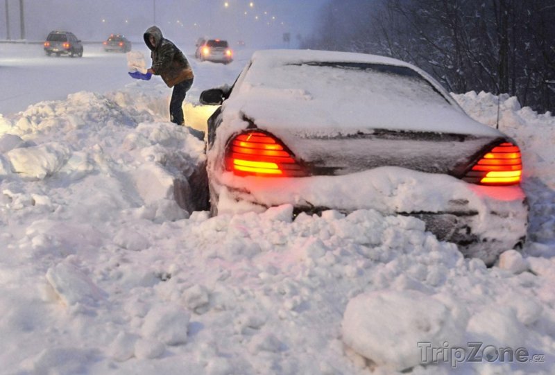 Fotka, Foto Sněžení způsobuje největší potíže na silnicích