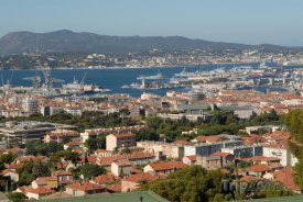 Toulon, pohled na základnu vojenského námořnictva
