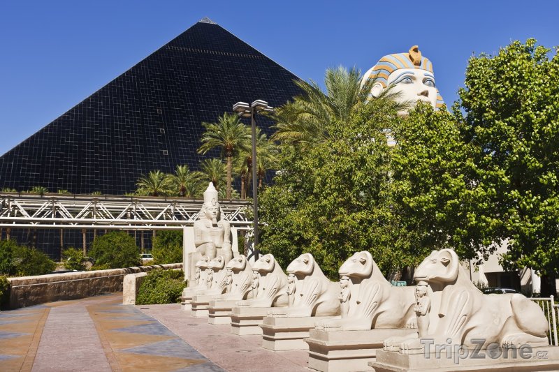Fotka, Foto Casino a Hotel Luxor, domov kouzelníka Crisse Angela (Las Vegas, USA)