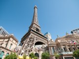 Eiffelova věž u hotelu Paris