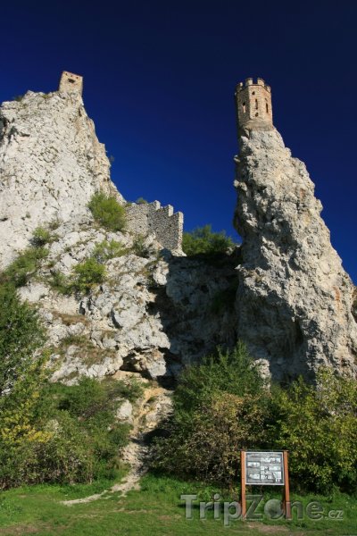 Fotka, Foto Hrad Devín - panenská věž (Bratislava, Slovensko)