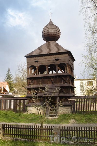 Fotka, Foto Hronsek, zvonice dřevěního artikulárního kostela (Slovensko)