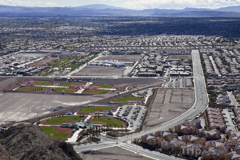 Fotka, Foto Pohled z kopce na předměstí Las Vegas (Las Vegas, USA)