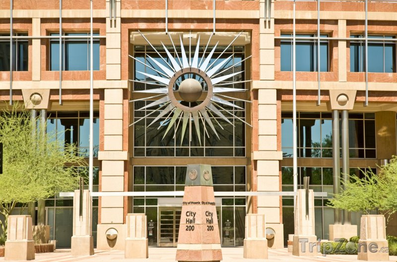 Fotka, Foto Vchod do budovy radnice (Phoenix, USA)