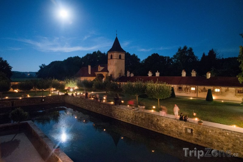 Fotka, Foto Hradozámecká noc na zámku Kratochvíle