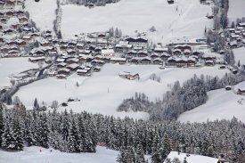 Pohled do údolí na vesničku Alpbach