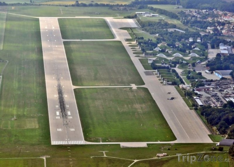 Fotka, Foto Pohled na letiště Pardubice, foto: airport-pardubice.cz