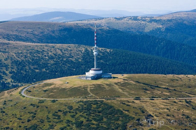 Rozhledna a televizní vysílač Praděd v Jeseníkách